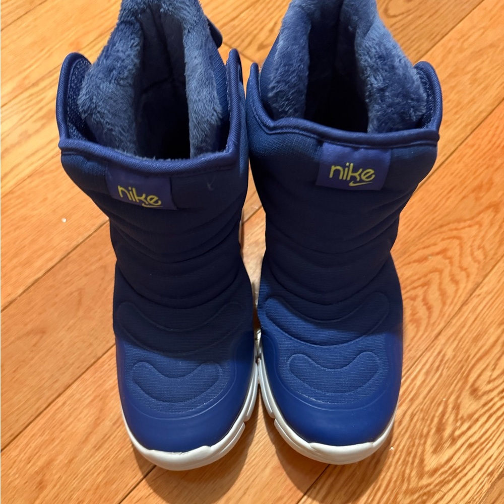 Nike Flex Advance little kids boots size L 2y